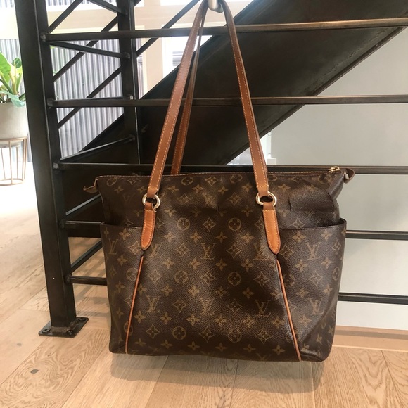 Louis Vuitton Totally Purse Leather Handbag Tote - Picture 2 of 15